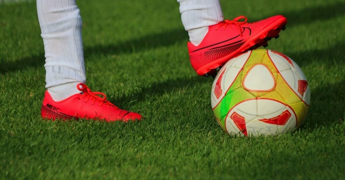 best_soccer_cleats_for narrow_feet